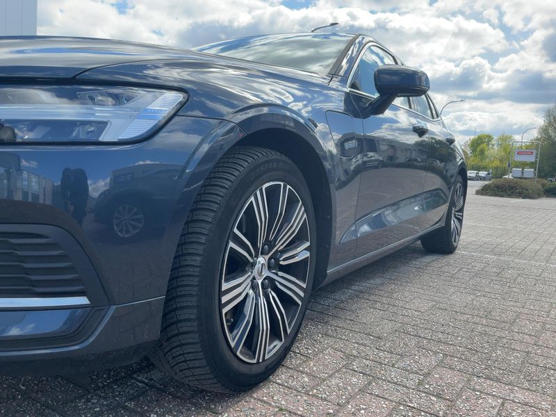 Volvo S60 2.0 T8 Plug-in Hybrid Inscription AWD 2021 – снимка 2