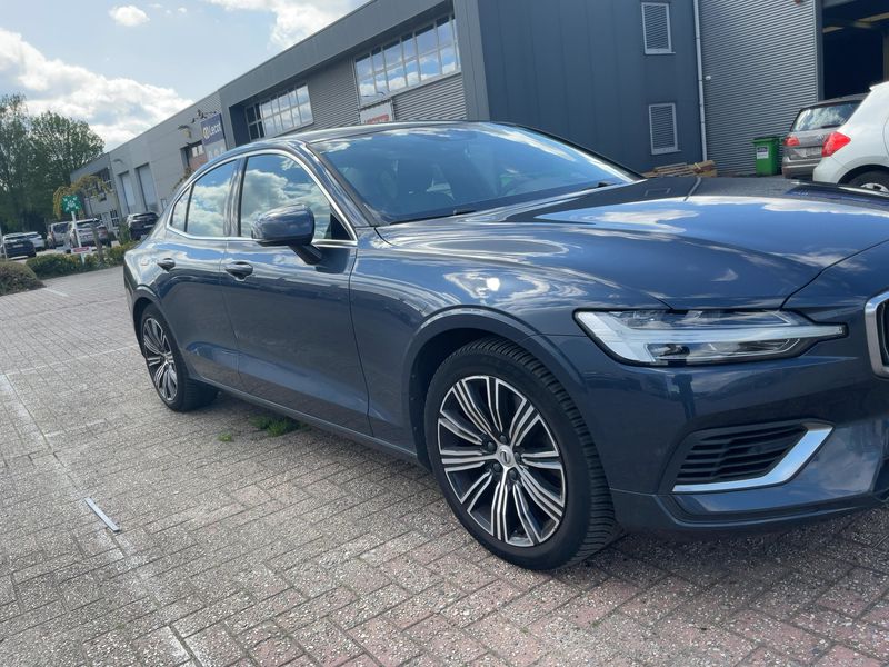 Volvo S60 2.0 T8 Plug-in Hybrid Inscription AWD 2021 – снимка 12