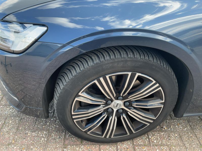 Volvo S60 2.0 T8 Plug-in Hybrid Inscription AWD 2021 – снимка 3