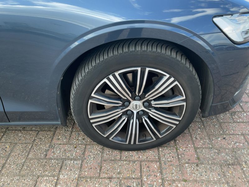 Volvo S60 2.0 T8 Plug-in Hybrid Inscription AWD 2021 – снимка 11