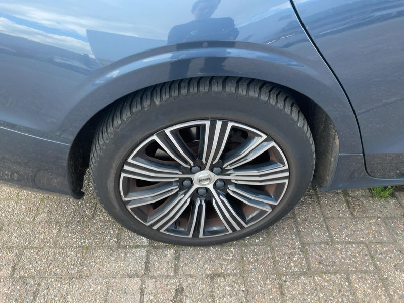 Volvo S60 2.0 T8 Plug-in Hybrid Inscription AWD 2021 – снимка 9