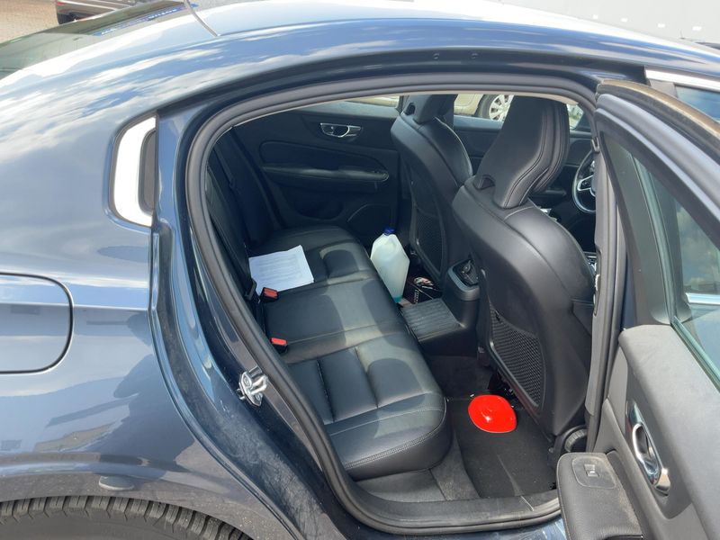 Volvo S60 2.0 T8 Plug-in Hybrid Inscription AWD 2021 – снимка 19