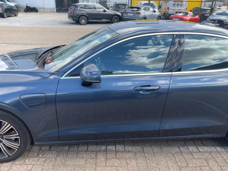 Volvo S60 2.0 T8 Plug-in Hybrid Inscription AWD 2021 – снимка 4