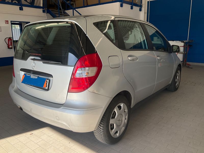 Mercedes-Benz A-Klasse A 160 Classic 2010 – снимка 2