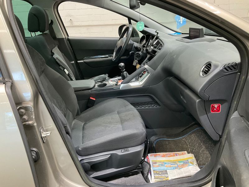 Peugeot 3008 2.0 HDi Active 2013 – снимка 16