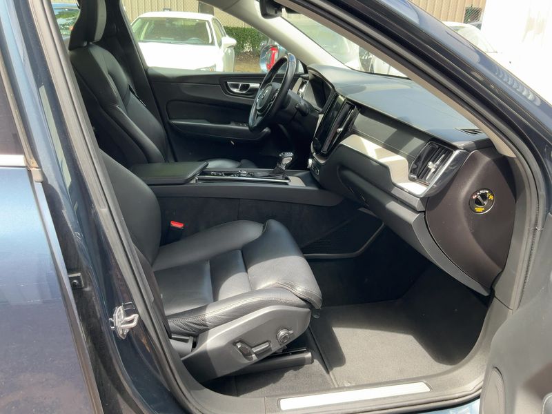 Volvo XC60 2.0 D4 Inscription 2WD 2019 – снимка 16