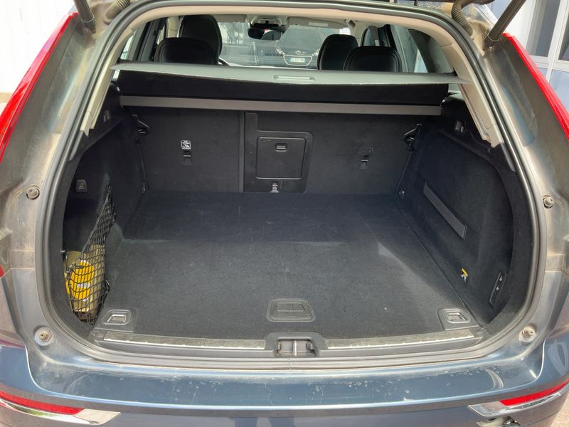 Volvo XC60 2.0 D4 Inscription 2WD 2019 – снимка 15