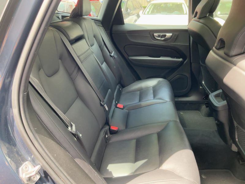 Volvo XC60 2.0 D4 Inscription 2WD 2019 – снимка 19