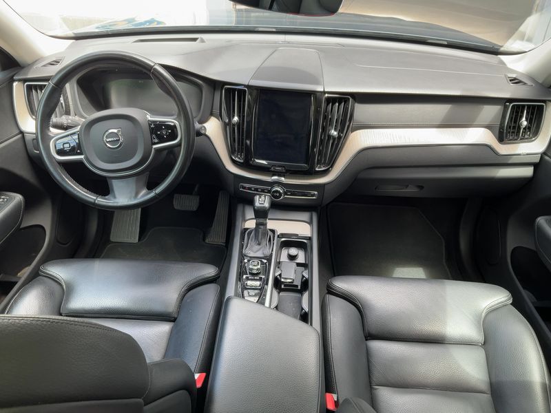 Volvo XC60 2.0 D4 Inscription 2WD 2019 – снимка 17
