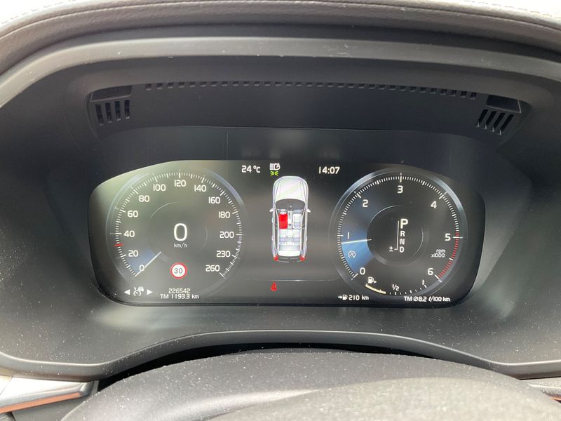 Volvo XC60 2.0 D4 Inscription 2WD 2019 – снимка 18