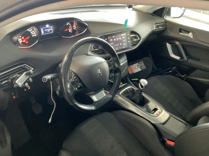 Peugeot 308 1.5 Blue-HDi Allure Business 2019 – снимка 17