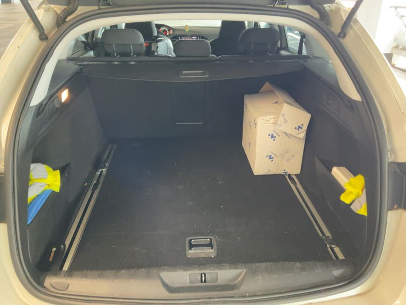 Peugeot 308 1.5 Blue-HDi Allure Business 2019 – снимка 15