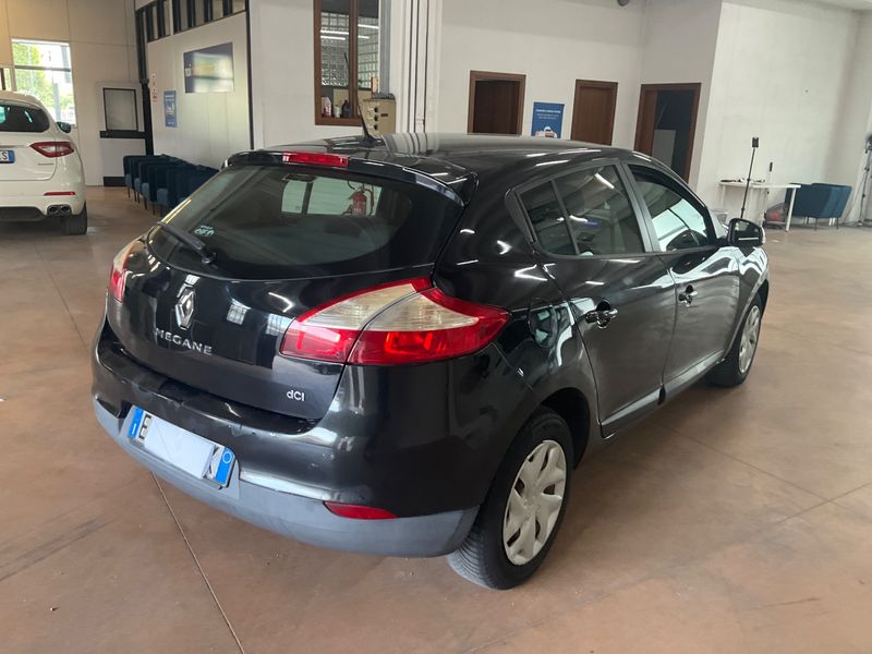 Renault Megane 1.5 dCi Runaway 2012 – снимка 2