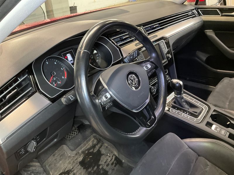 Volkswagen Passat 2.0 TDI Highline 4Motion BlueMotion Tech 2015 – снимка 28
