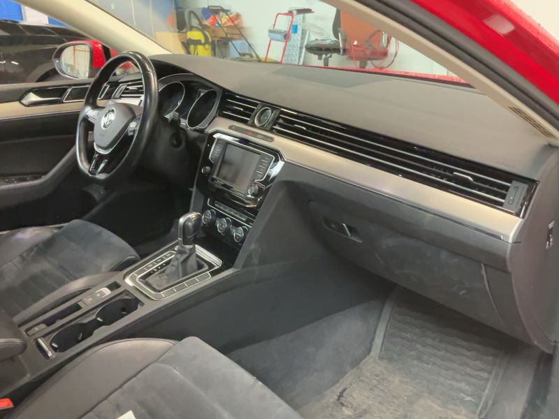 Volkswagen Passat 2.0 TDI Highline 4Motion BlueMotion Tech 2015 – снимка 17