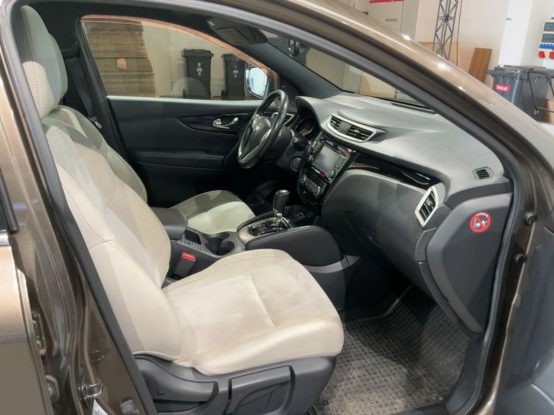 Входящ номер:	SH35072 Отчитане на километража.:	215 076 km снимка 18