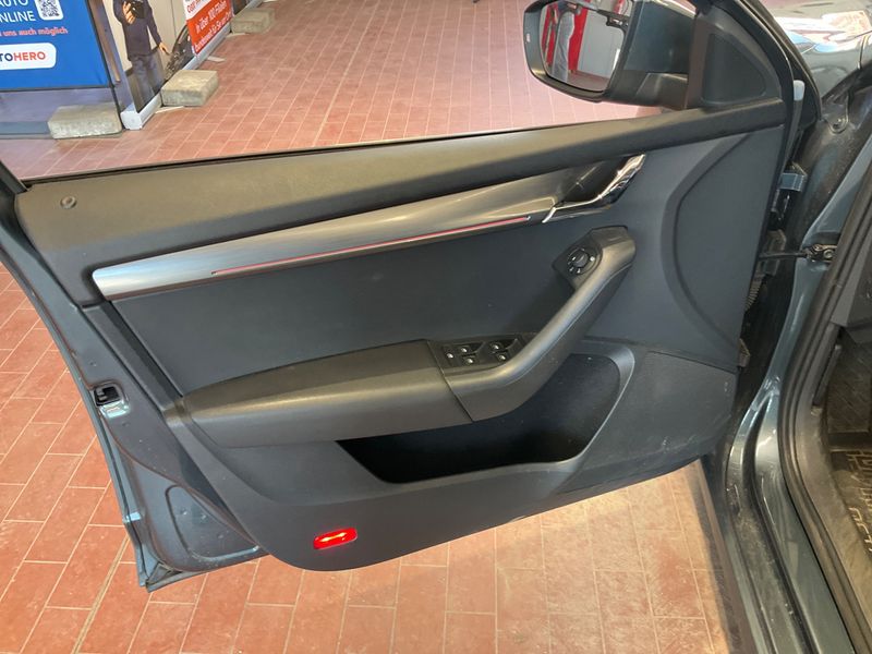 Skoda Octavia 2.0 TDI Style 4x4 2018 – снимка 25