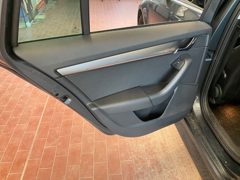 Skoda Octavia 2.0 TDI Style 4x4 2018 – снимка 30