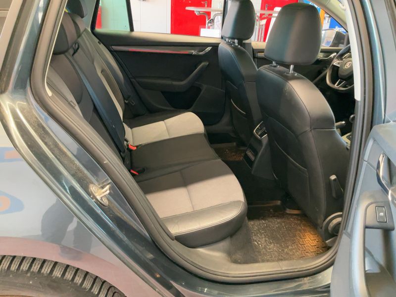 Skoda Octavia 2.0 TDI Style 4x4 2018 – снимка 19