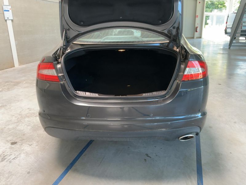 Jaguar XF 2.2 D Eco 2015 – снимка 15