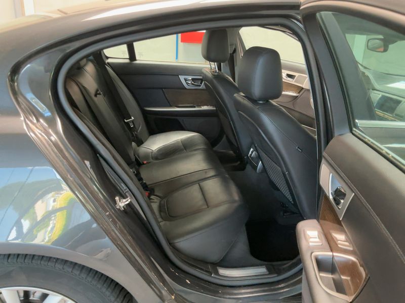 Jaguar XF 2.2 D Eco 2015 – снимка 19