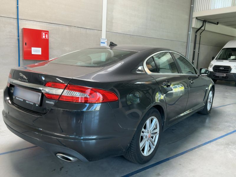 Jaguar XF 2.2 D Eco 2015 – снимка 8
