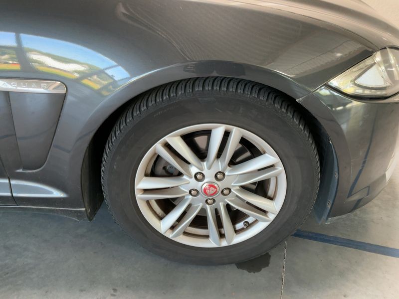 Jaguar XF 2.2 D Eco 2015 – снимка 11