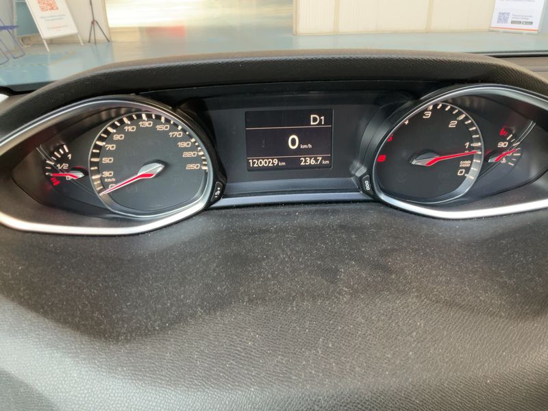 Peugeot 308 2.0 Blue-HDi Allure 2014 – снимка 18