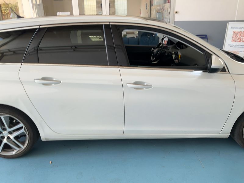 Peugeot 308 2.0 Blue-HDi Allure 2014 – снимка 10