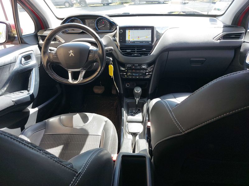 Peugeot 2008 1.2 PureTech Allure 2017 – снимка 11