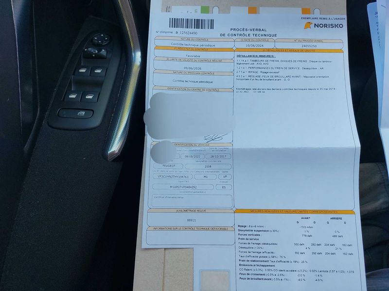 Peugeot 2008 1.2 PureTech Allure 2017 – снимка 19
