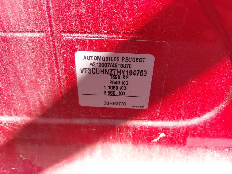 Peugeot 2008 1.2 PureTech Allure 2017 – снимка 22