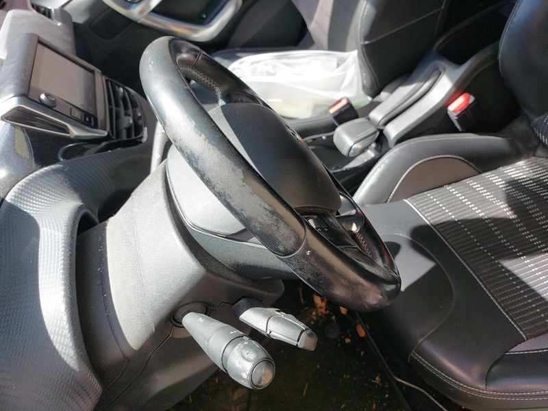 Peugeot 2008 1.2 PureTech Allure 2017 – снимка 27