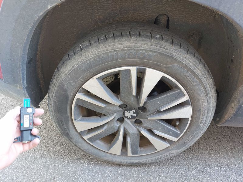 Peugeot 2008 1.2 PureTech Allure 2017 – снимка 25