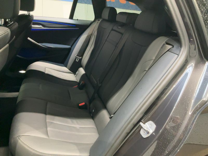 BMW 5er 520d Mild-Hybrid xDrive M Sport 2023 – снимка 19