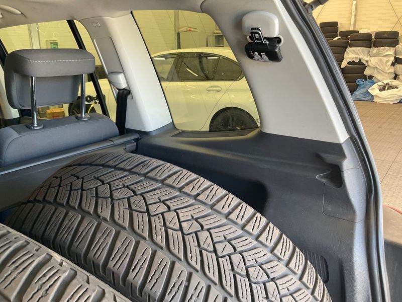 Volkswagen Touran 2.0 TDI Life BlueMotion Tech 2014 – снимка 39
