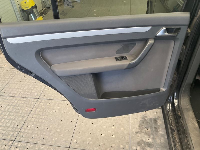 Volkswagen Touran 2.0 TDI Life BlueMotion Tech 2014 – снимка 40