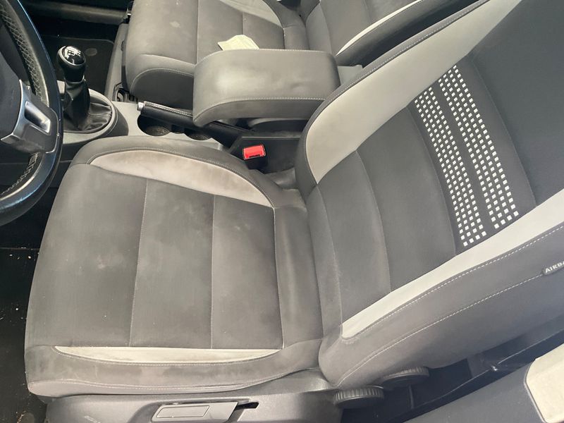 Volkswagen Touran 2.0 TDI Life BlueMotion Tech 2014 – снимка 46