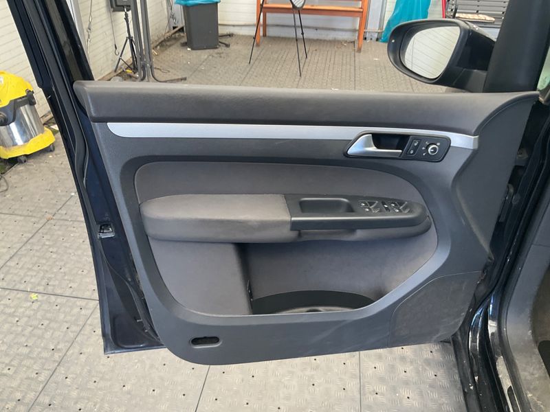 Volkswagen Touran 2.0 TDI Life BlueMotion Tech 2014 – снимка 37
