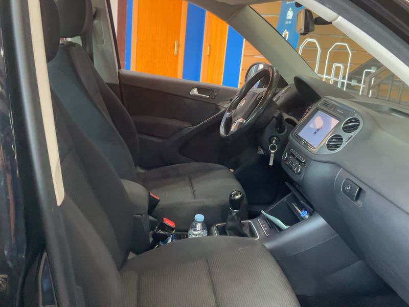 Volkswagen Tiguan 2.0 TDI Advance BlueMotion Tech 2014 – снимка 16