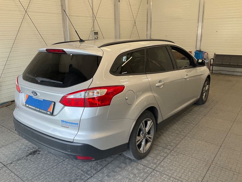 Ford Focus 1.0 EcoBoost Champions Edition 2013 – снимка 2