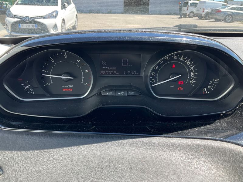 Peugeot 208 1.6 Blue-HDi Affaire Pack Clim NAV 2015 – снимка 4