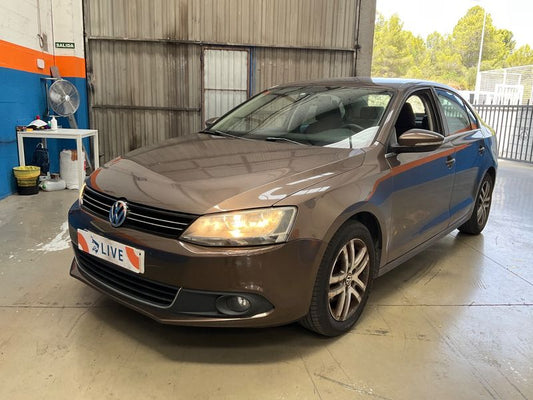 Volkswagen Jetta 1.6 TDI Sport 2010 – снимка 1