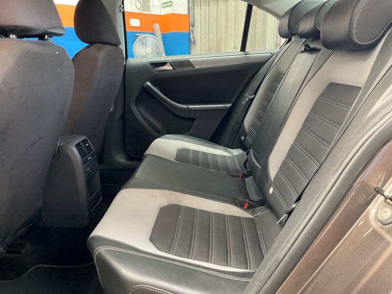 Volkswagen Jetta 1.6 TDI Sport 2010 – снимка на щета