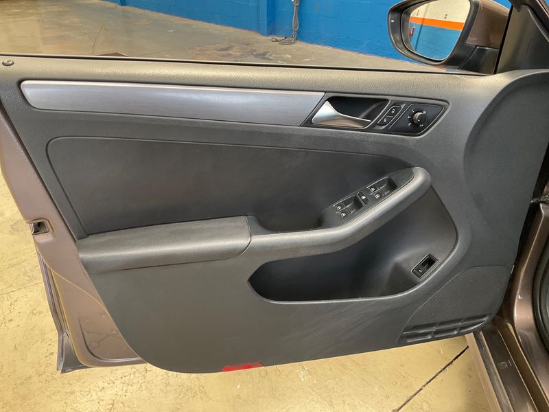 Volkswagen Jetta 1.6 TDI Sport 2010 – снимка на щета