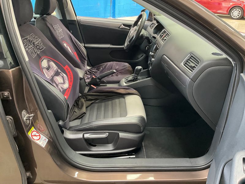 Volkswagen Jetta 1.6 TDI Sport 2010 – снимка 3