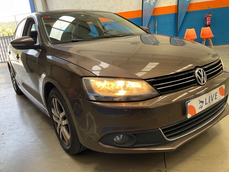 Volkswagen Jetta 1.6 TDI Sport 2010 – снимка на щета