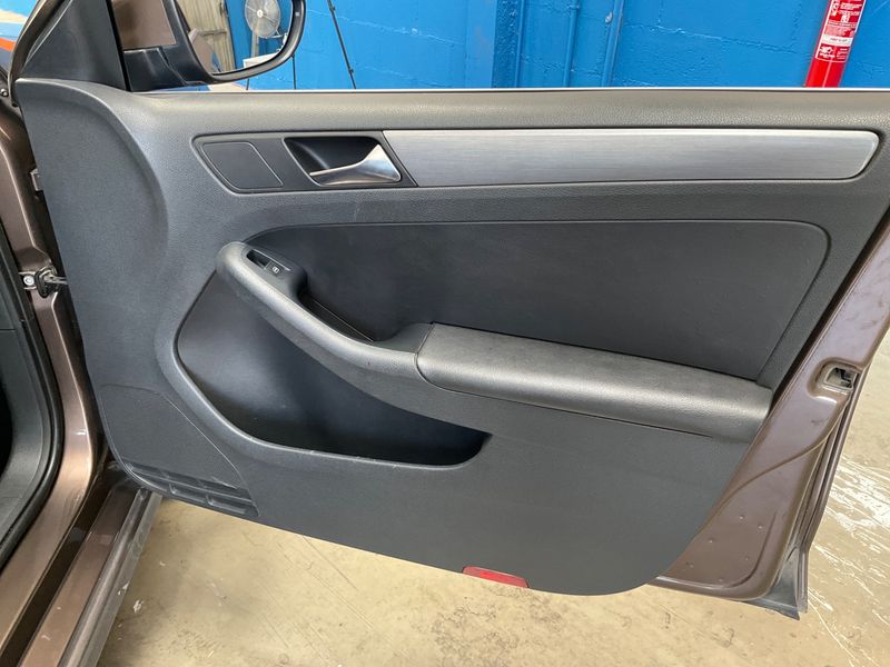 Volkswagen Jetta 1.6 TDI Sport 2010 – снимка на щета