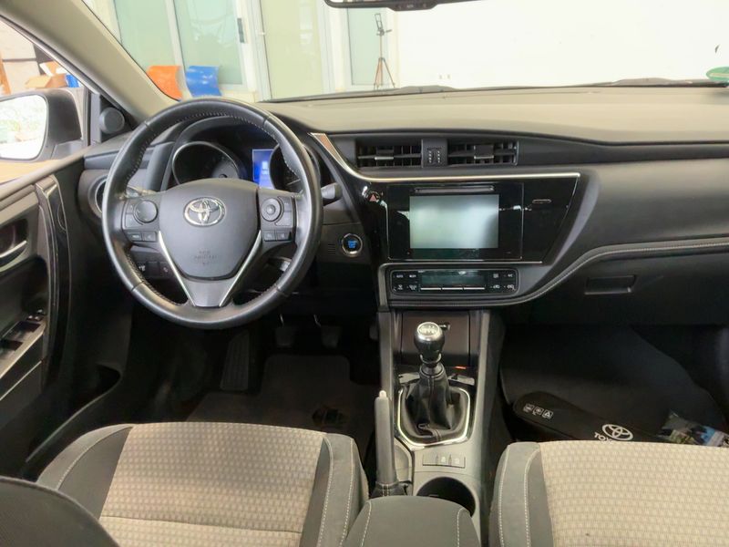 Toyota Auris Touring Sports 1.2 Turbo Team D 2018 – снимка 18