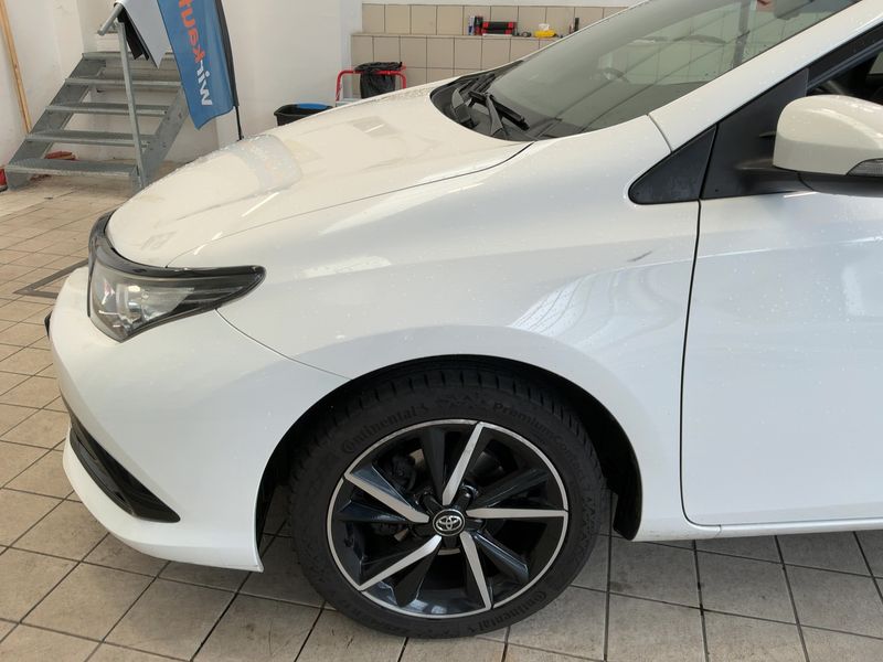 Toyota Auris Touring Sports 1.2 Turbo Team D 2018 – снимка 2